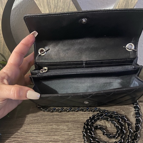 🖤♣️Chanel Quilted Flap Wallet Chain Gunmetal Hardware Gusset Crossbody - Picture 6 of 9